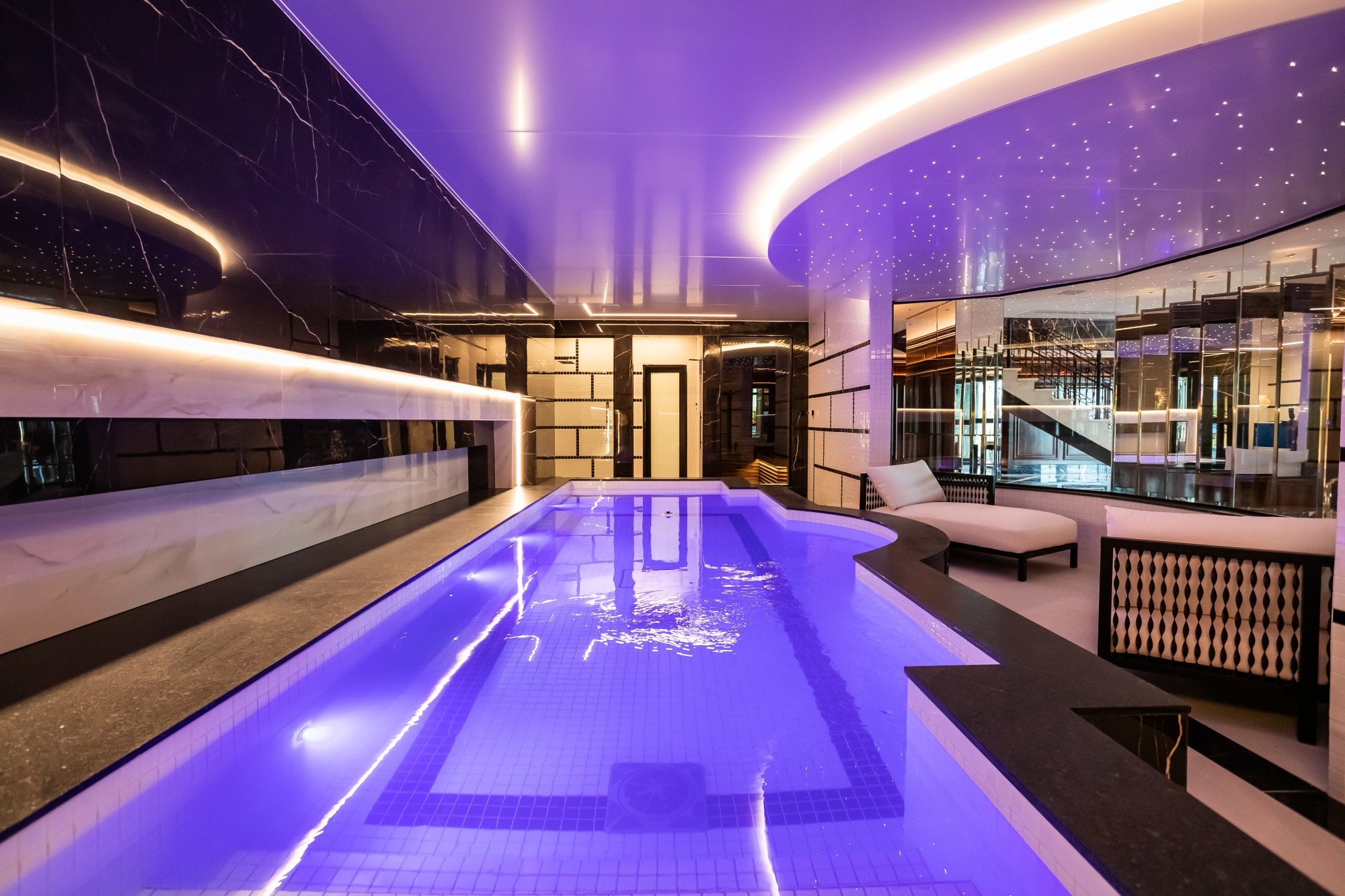 Piscina interna aquecida do Cartier Residence